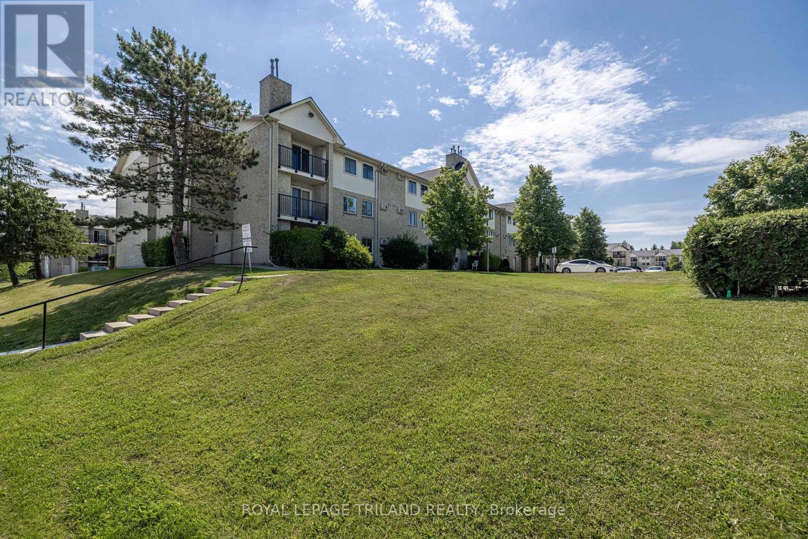 #102 735 DEVERON CRESCENT - 34