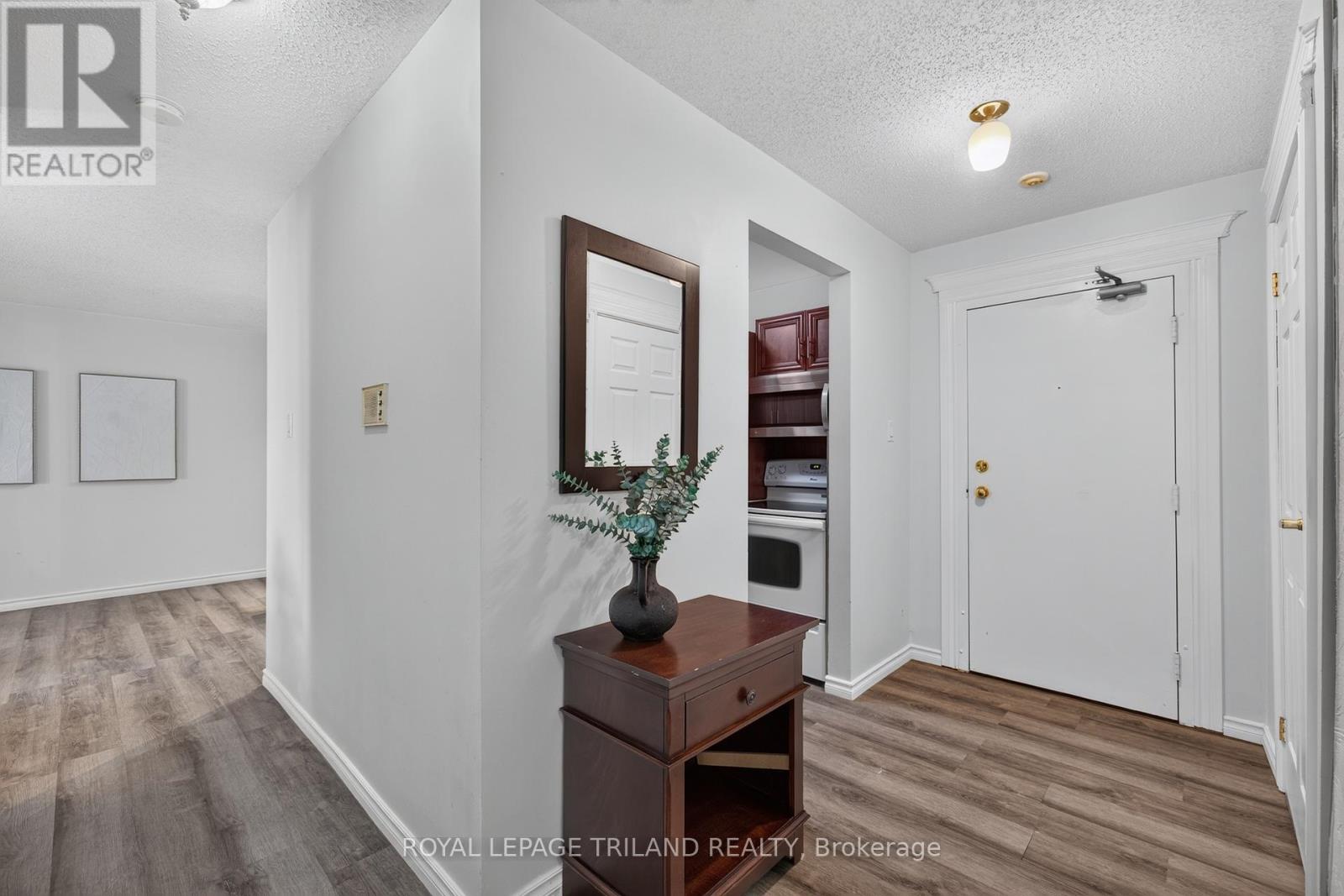 #102 735 DEVERON CRESCENT - 4