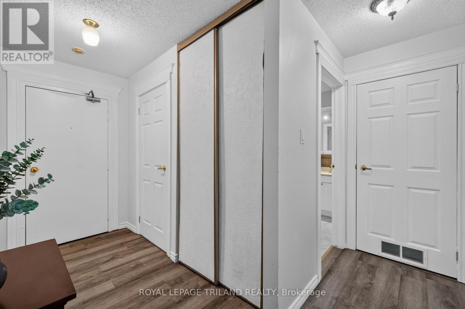 #102 735 DEVERON CRESCENT - 5