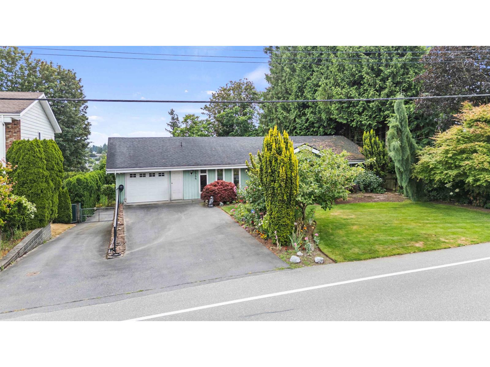 2544 SUNNYSIDE CRESCENT