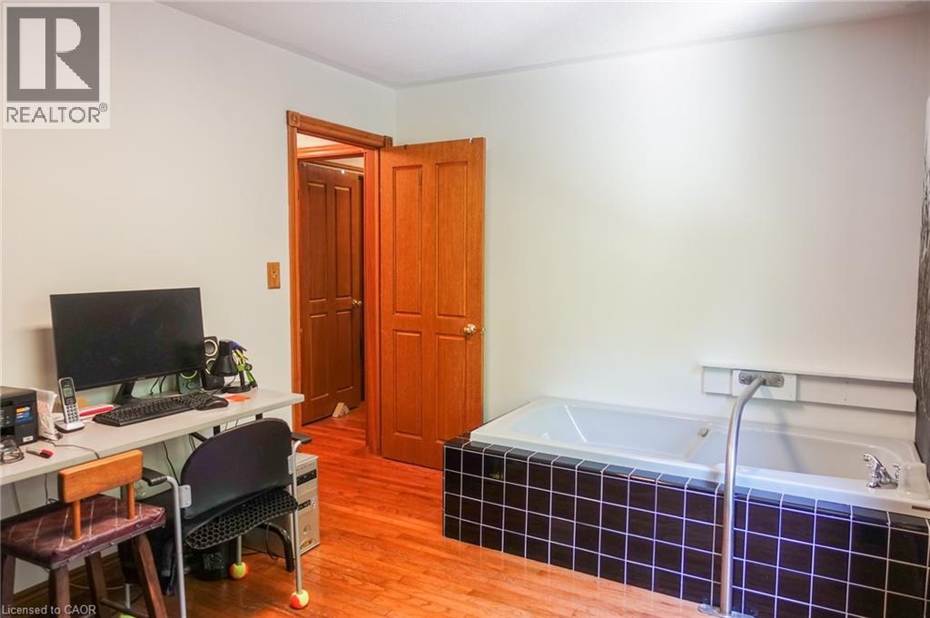 13 KELLY Avenue - 21