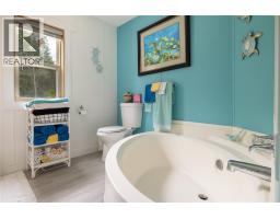 2884 Wetaskiwin Road, Falkland, BC V0E1W1 Photo 37