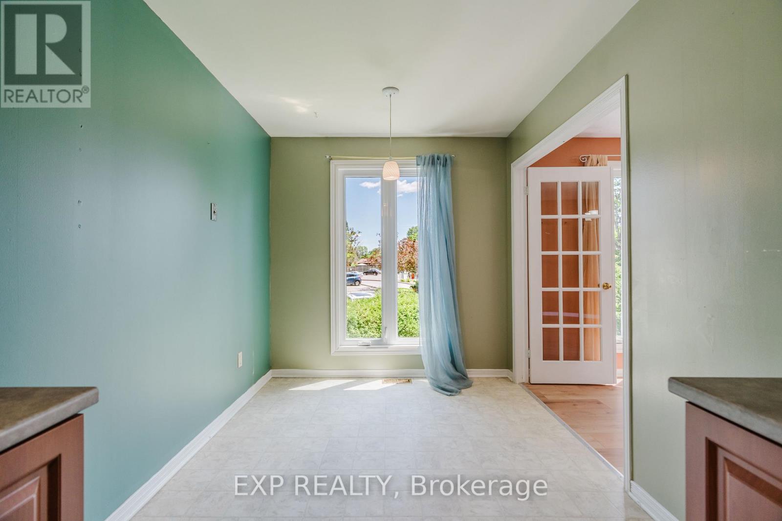 #29 6 FORSYTH LANE - 27