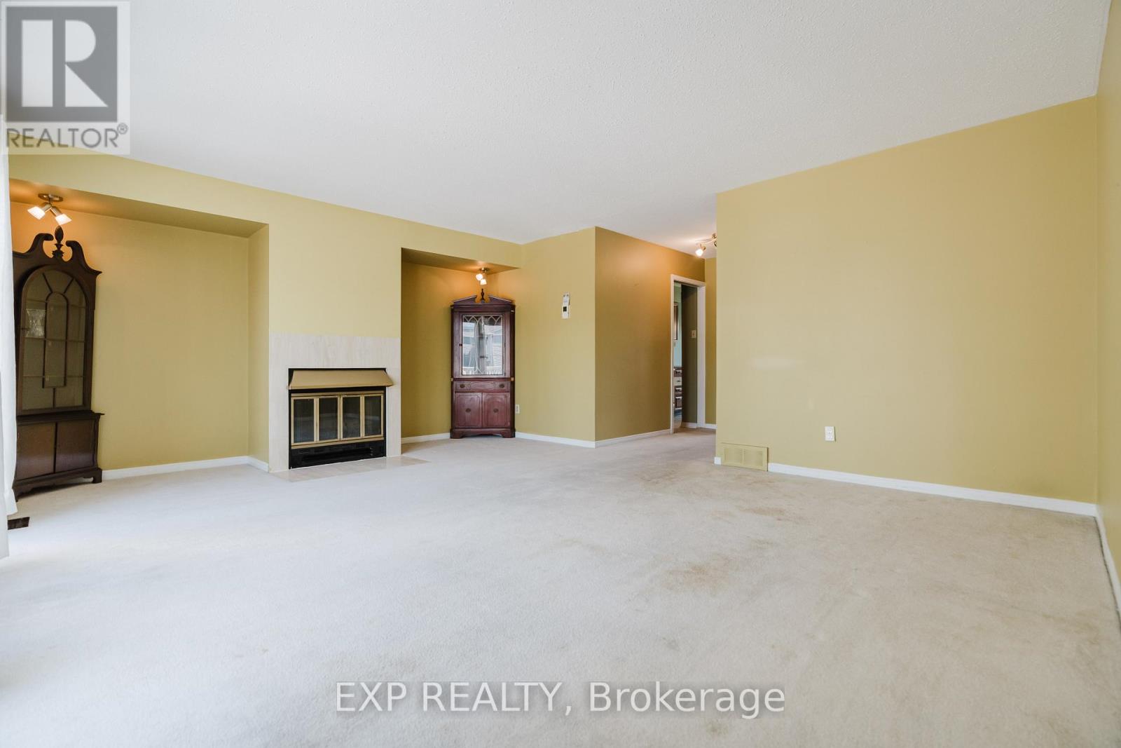 #29 6 FORSYTH LANE - 32