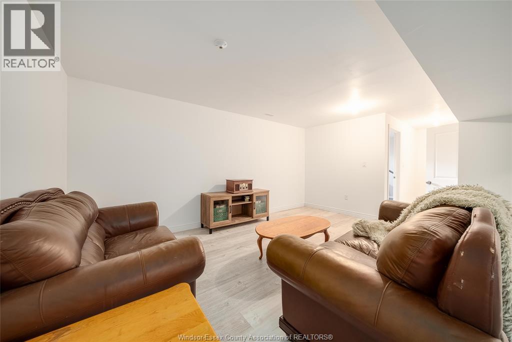 410 CASERTA CRESCENT - 32