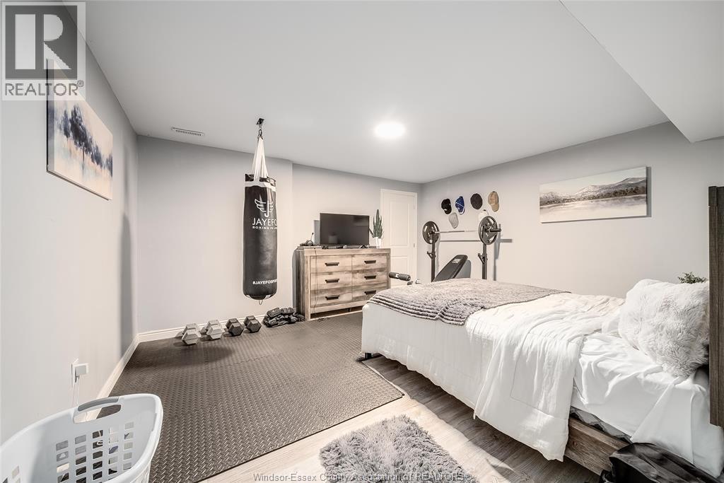 410 CASERTA CRESCENT - 33