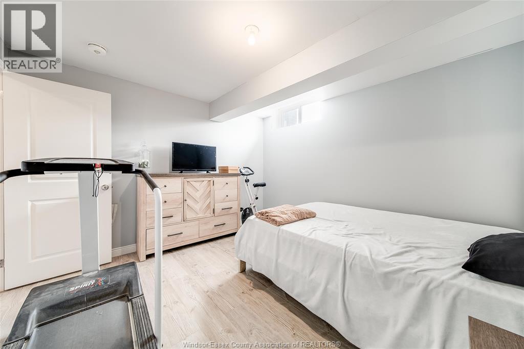 410 CASERTA CRESCENT - 36