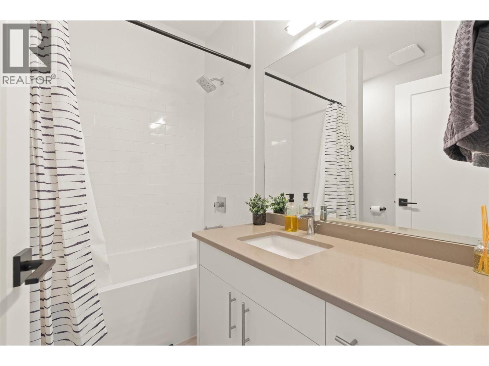 8 Kenyon Road - 54
