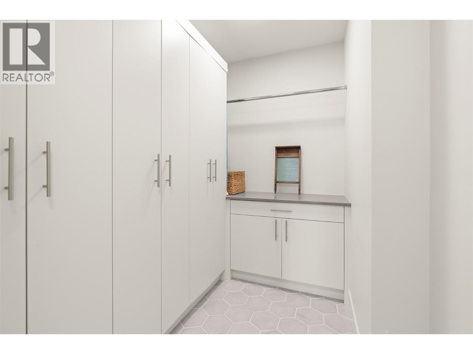 8 Kenyon Road - 60