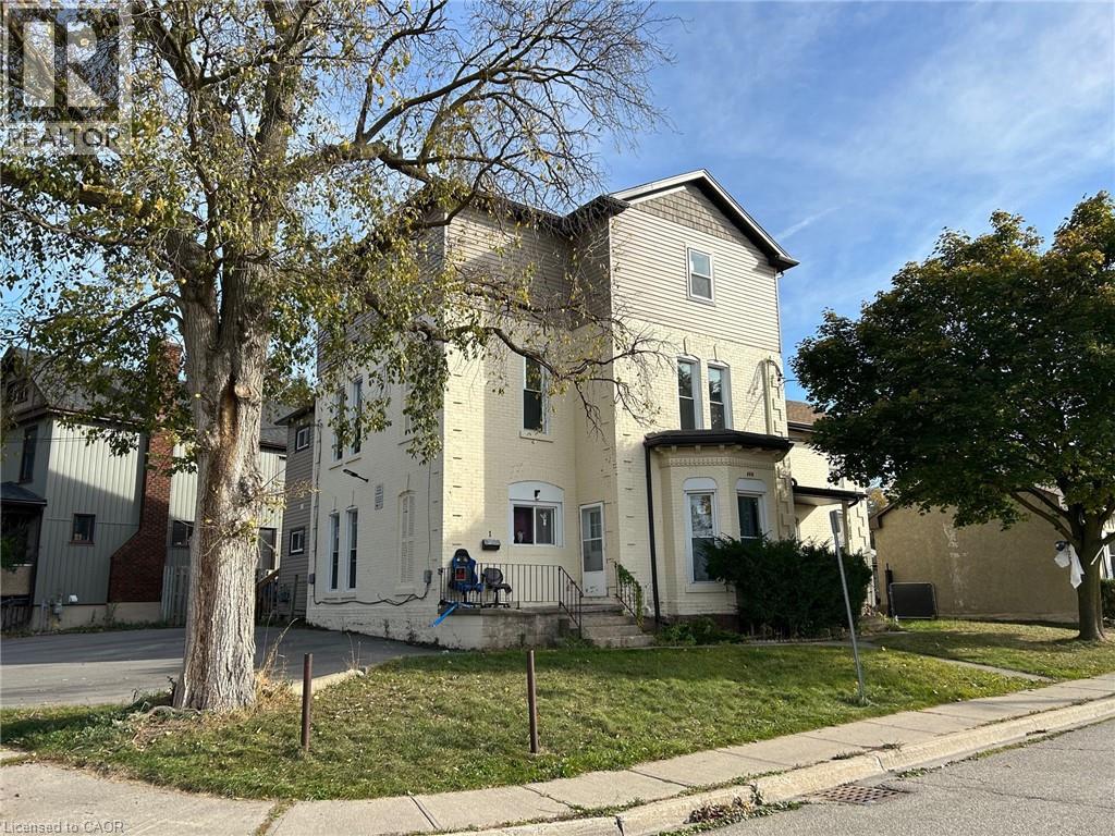 125 WELLINGTON Street S — photo 2