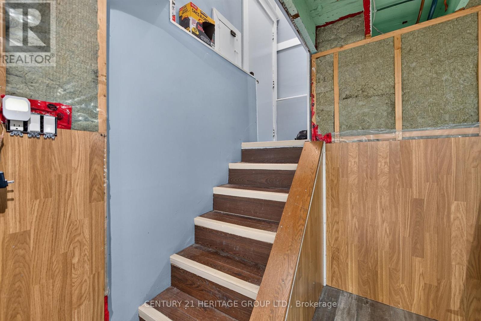 208 CARLTON STREET - 32