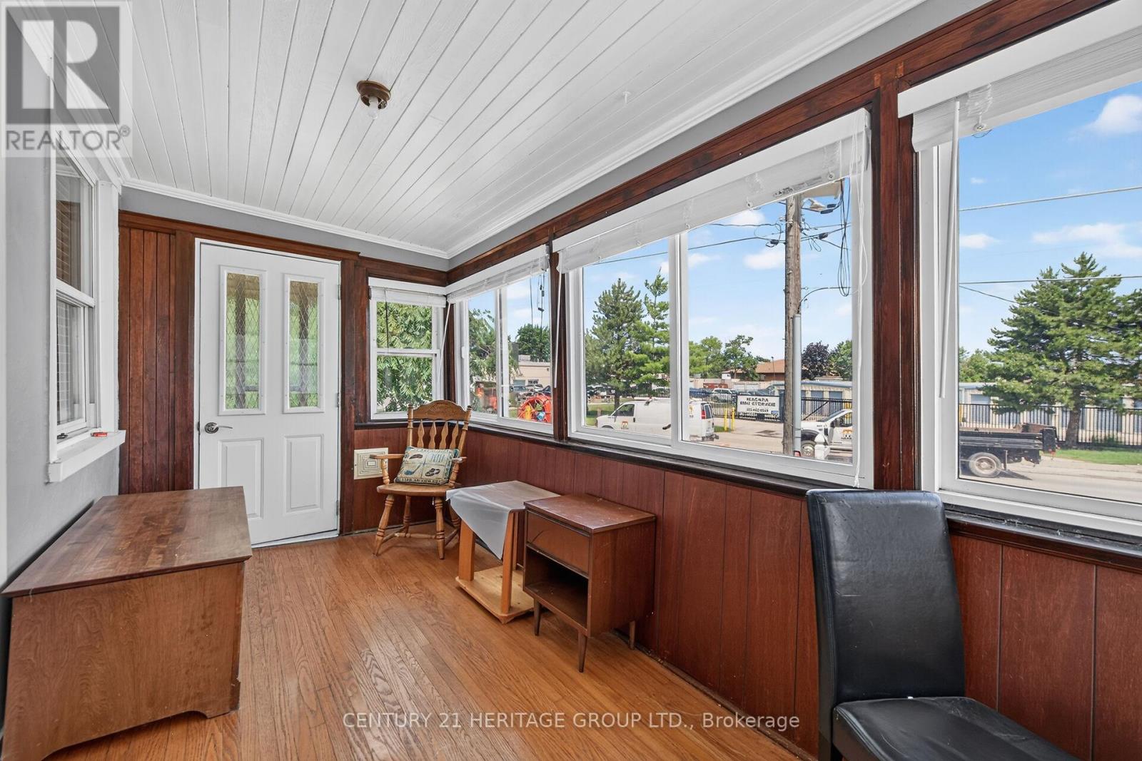 208 CARLTON STREET - 25