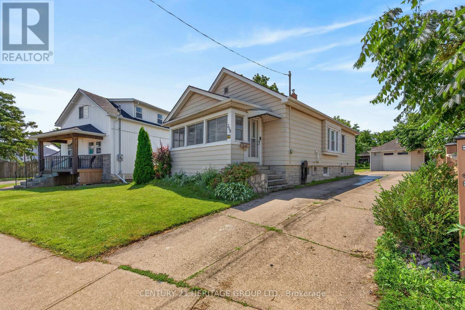 208 CARLTON STREET - 4