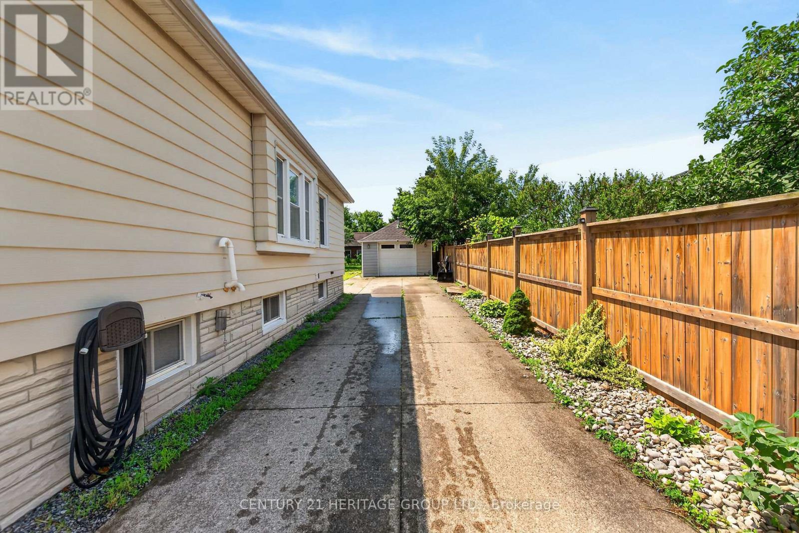 208 CARLTON STREET - 42