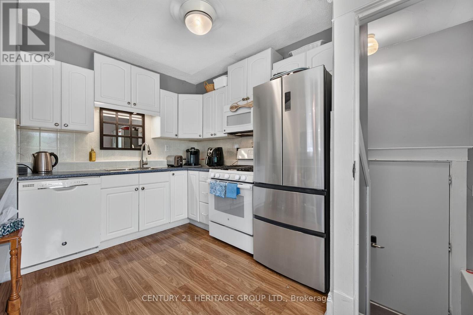 208 CARLTON STREET - 6