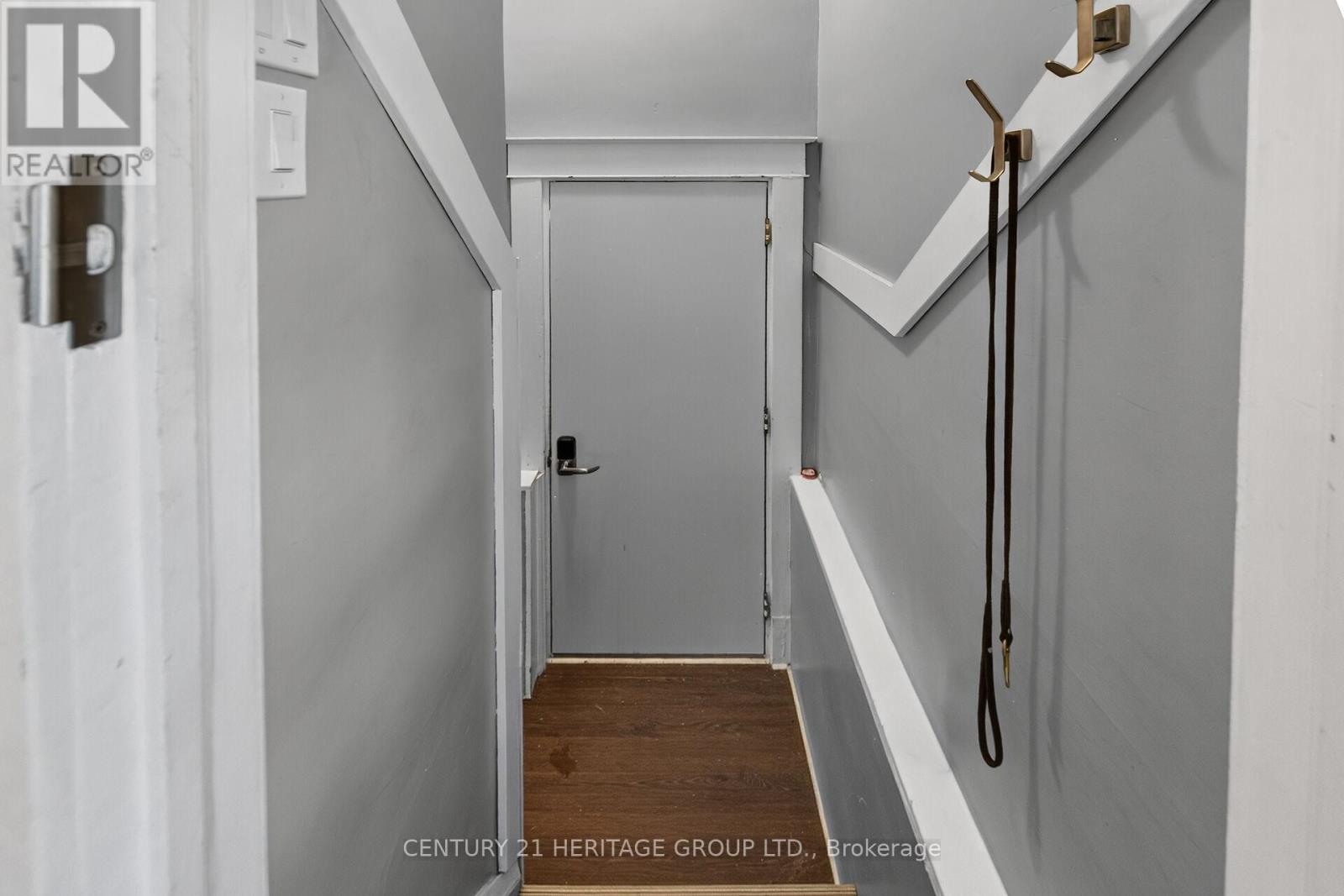 208 CARLTON STREET - 31