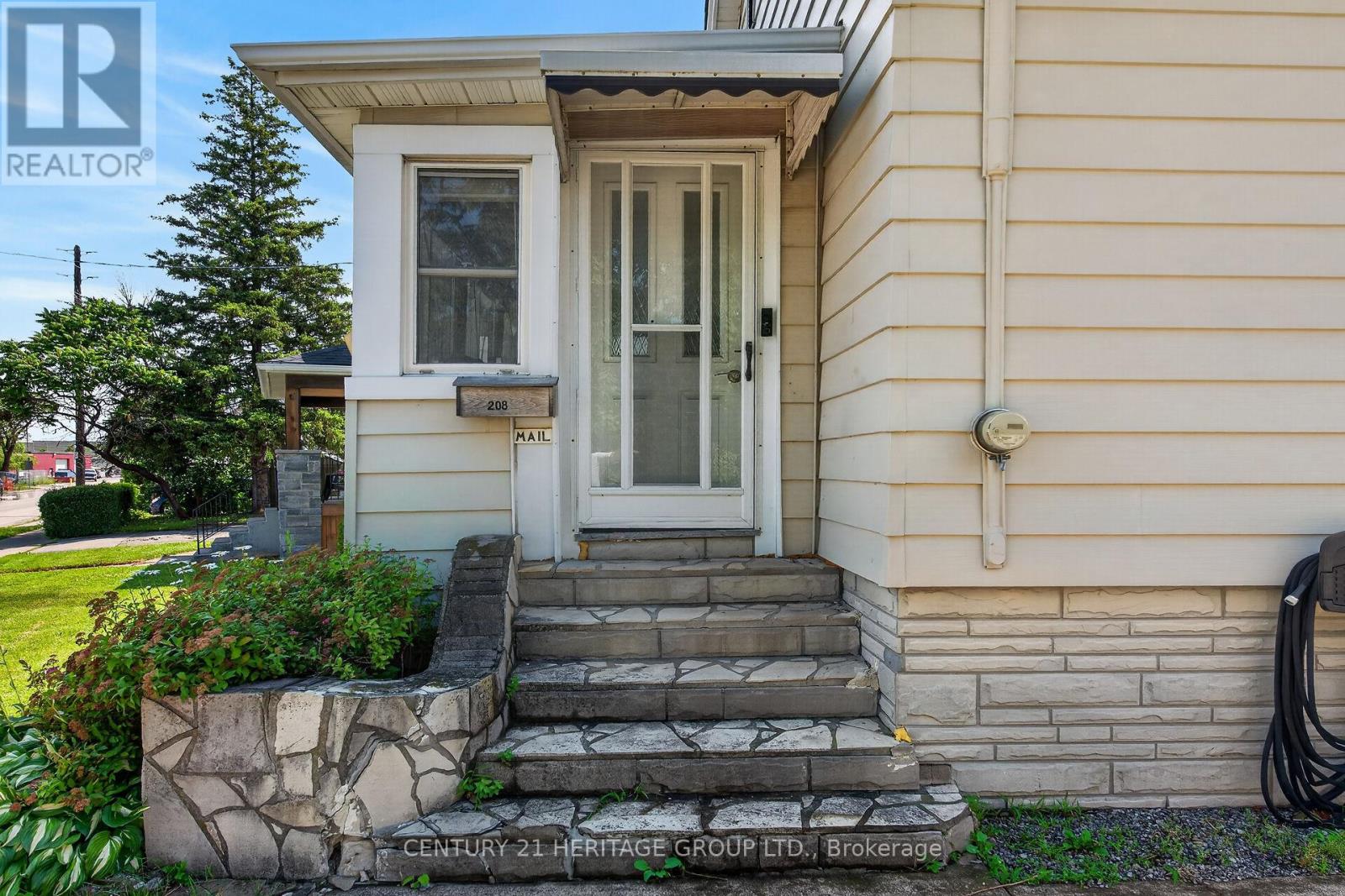 208 CARLTON STREET - 5