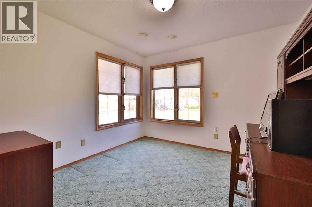 369 S 2 Street W - 31