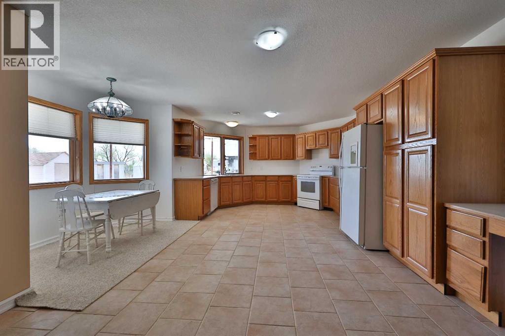369 S 2 Street W - 34