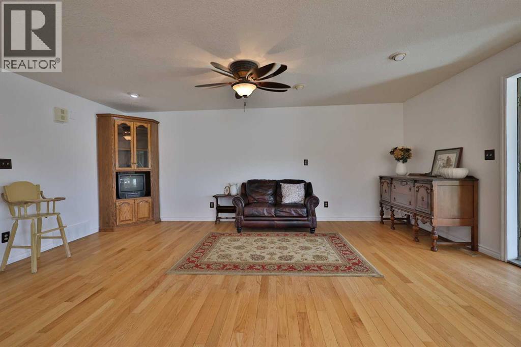 369 S 2 Street W - 20