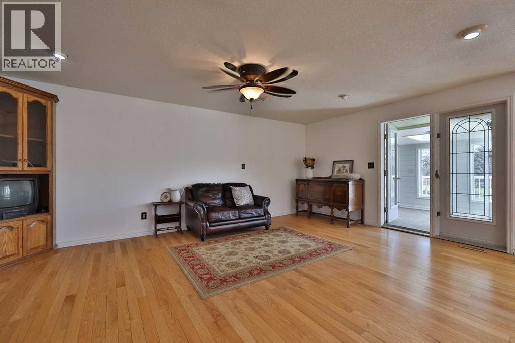 369 S 2 Street W - 21