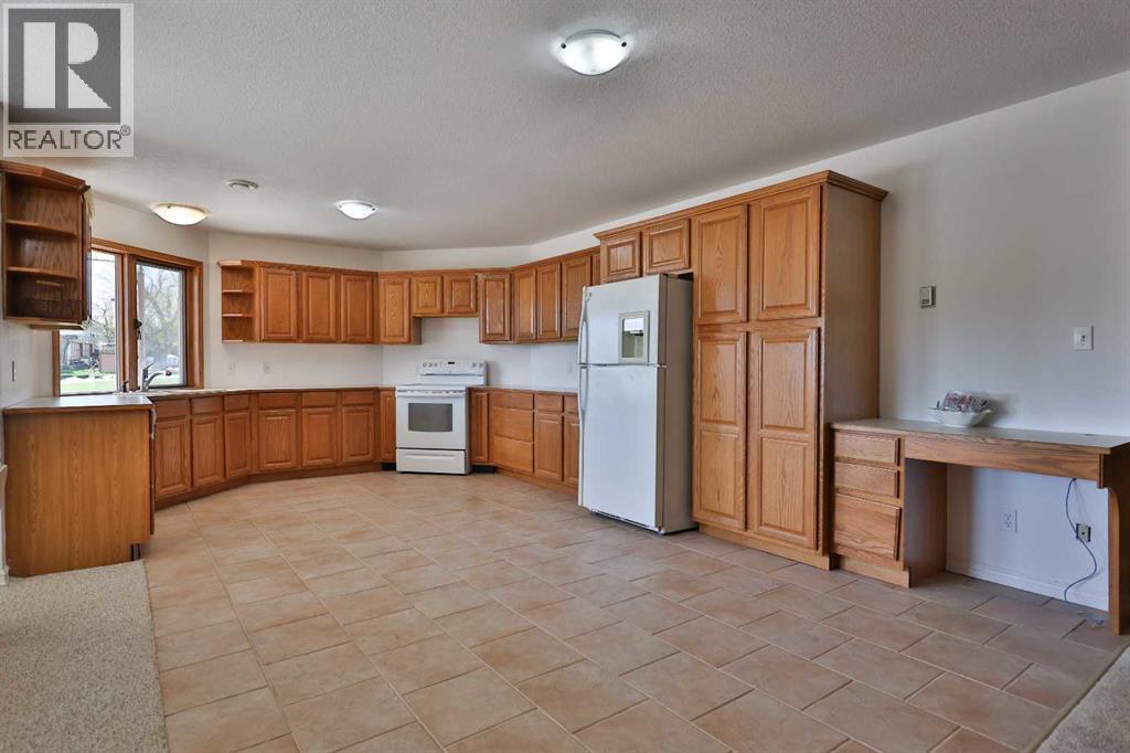 369 S 2 Street W - 37