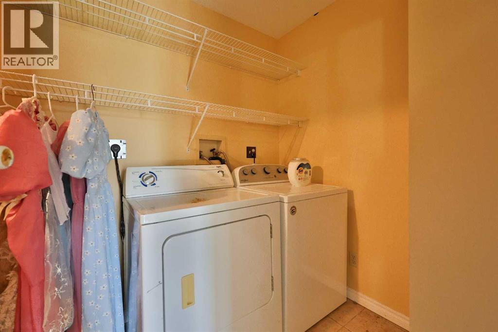 369 S 2 Street W - 44