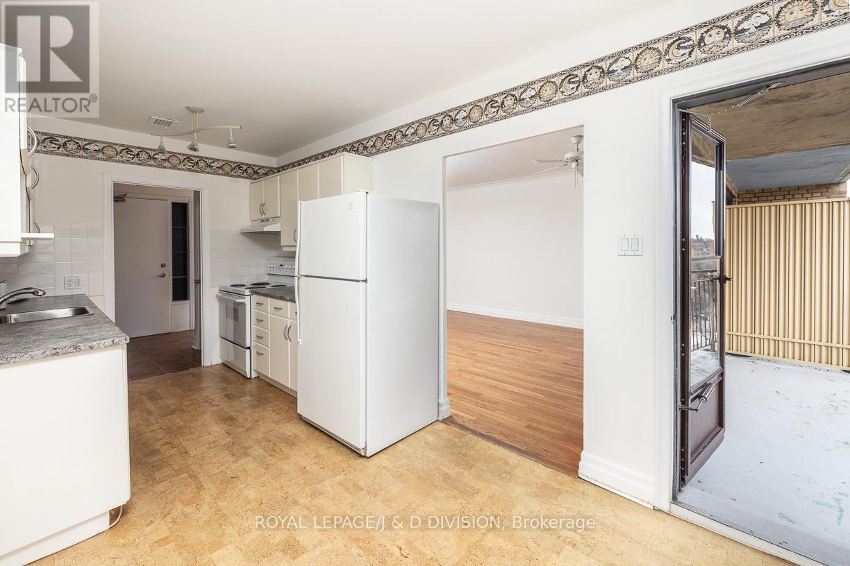 #716 660 EGLINTON AVENUE W - 10