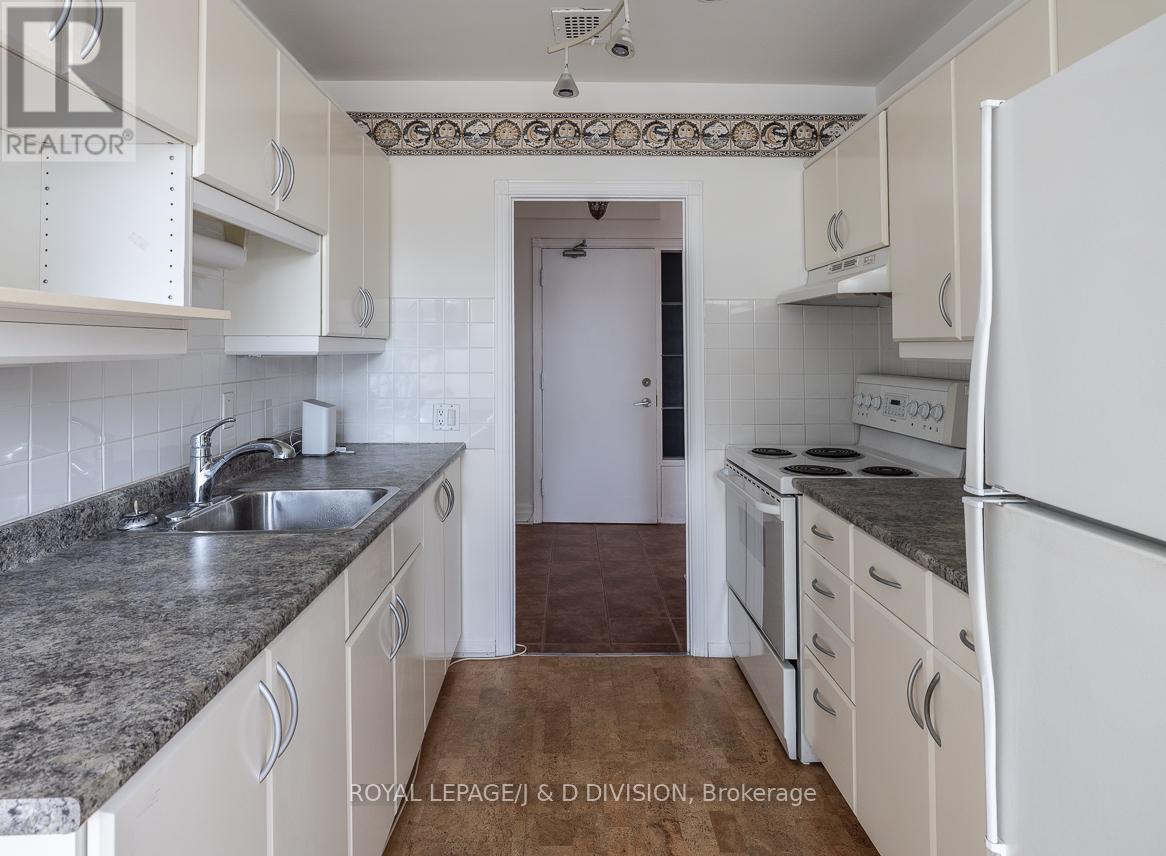 #716 660 EGLINTON AVENUE W - 13