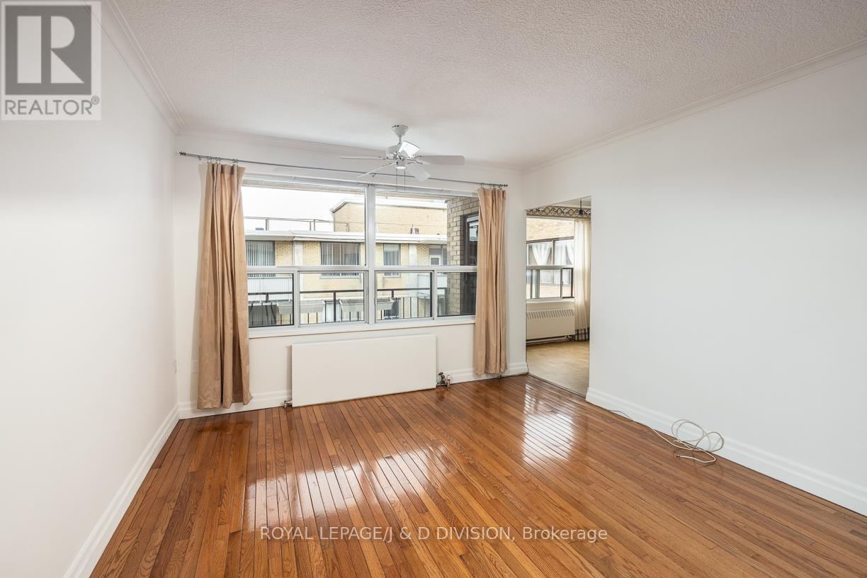 #716 660 EGLINTON AVENUE W - 3