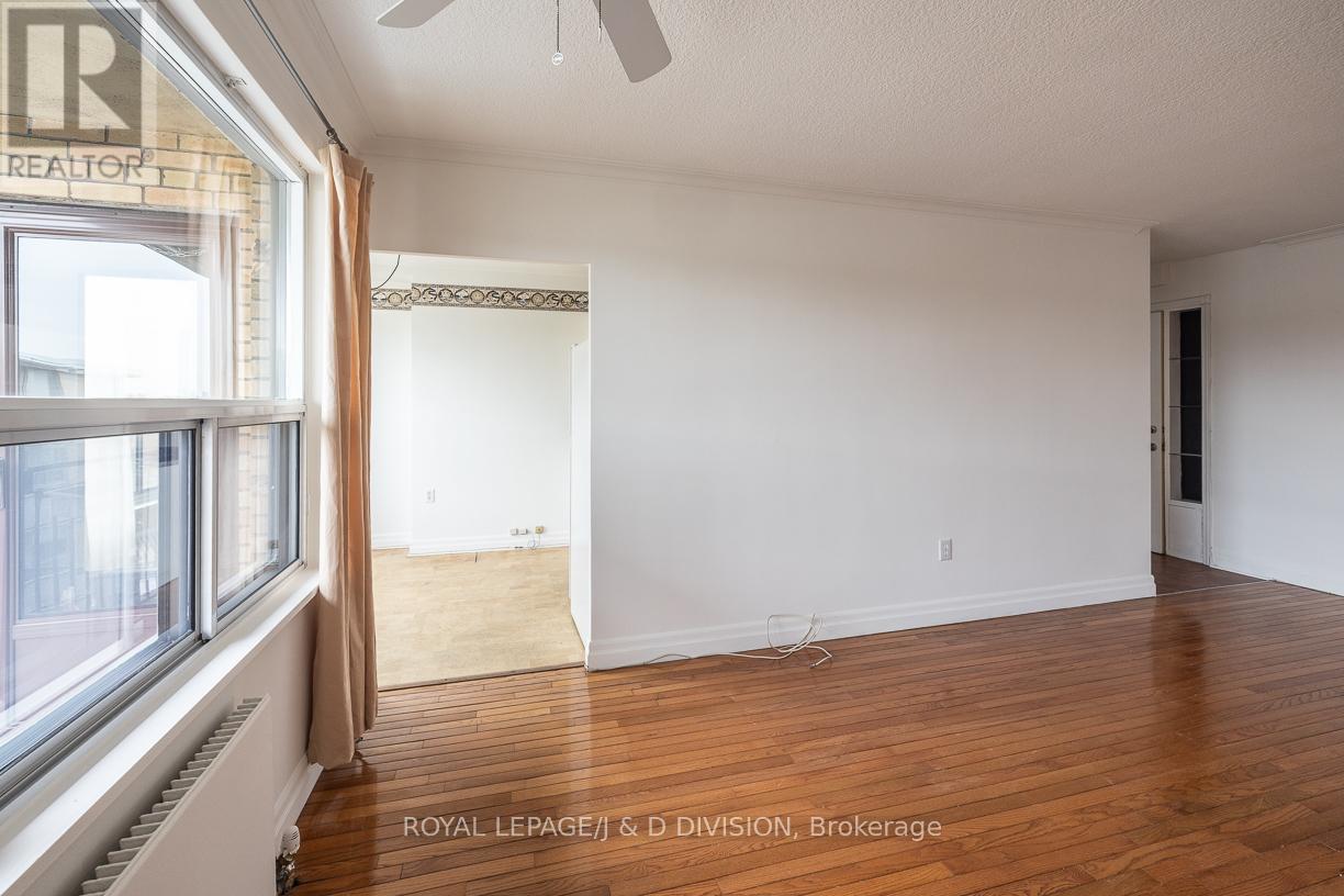 #716 660 EGLINTON AVENUE W - 4