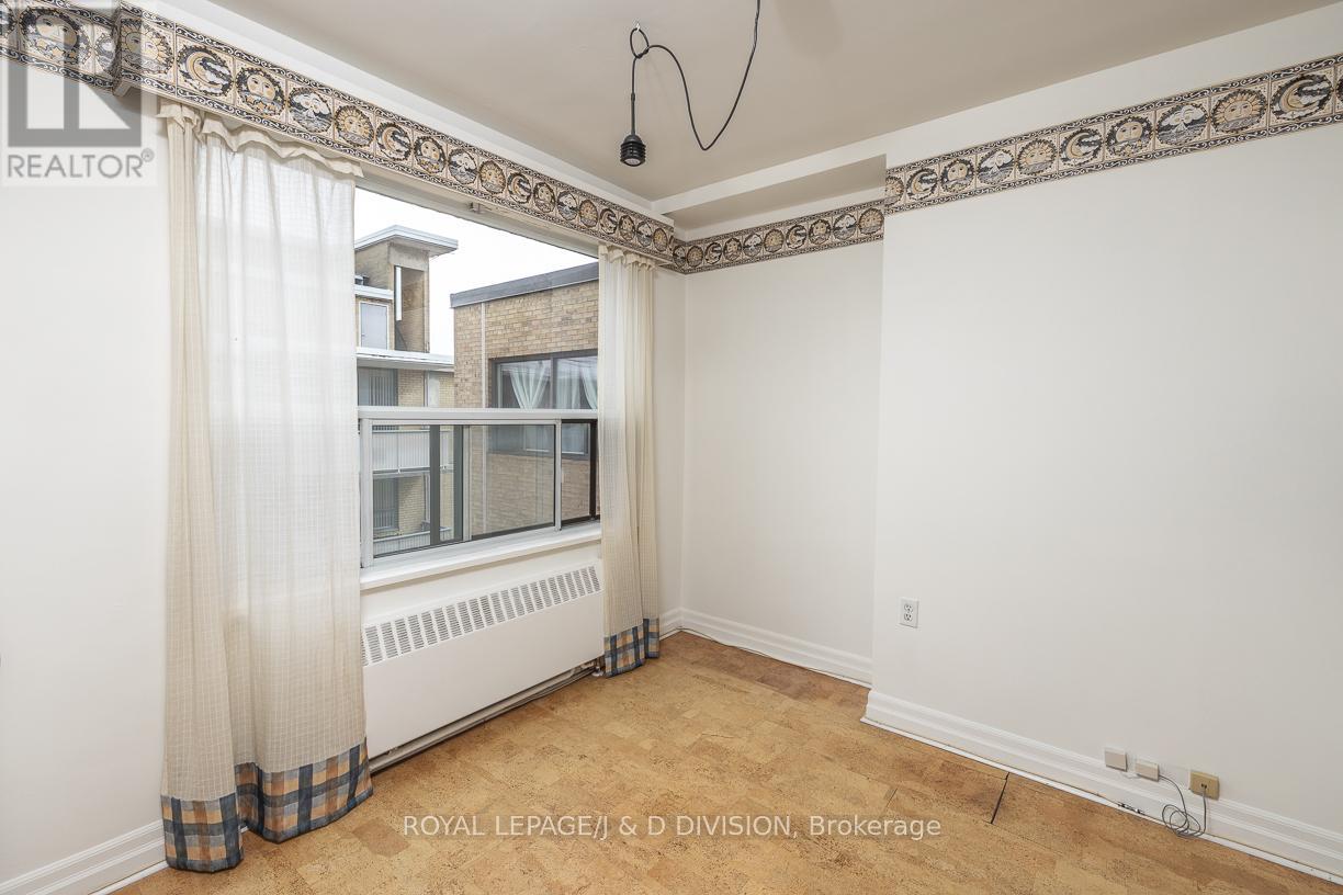 #716 660 EGLINTON AVENUE W - 6