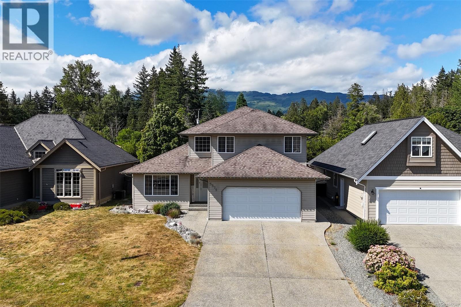 5575 Woodland Cres E - 2