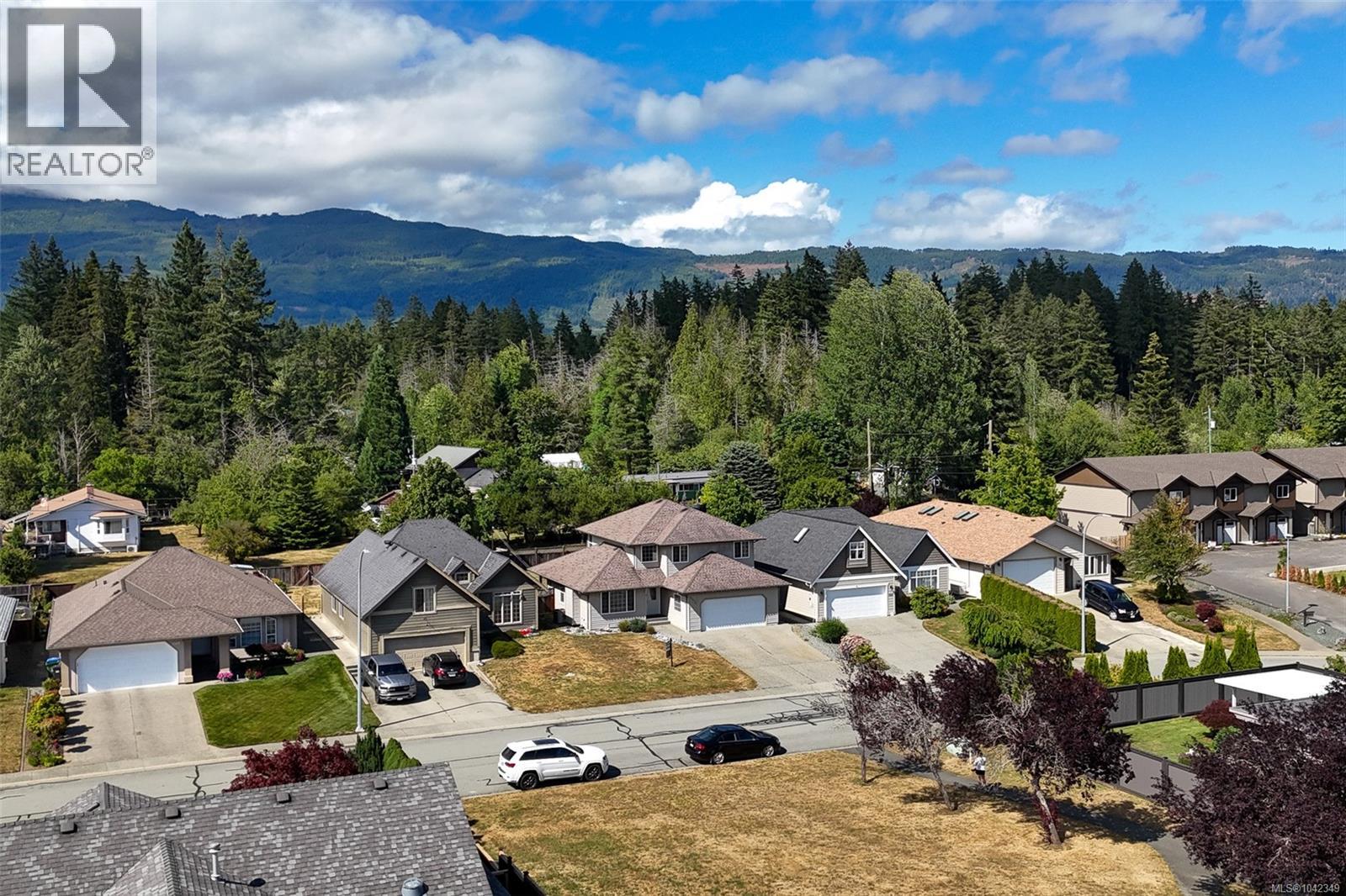 5575 Woodland Cres E - 3