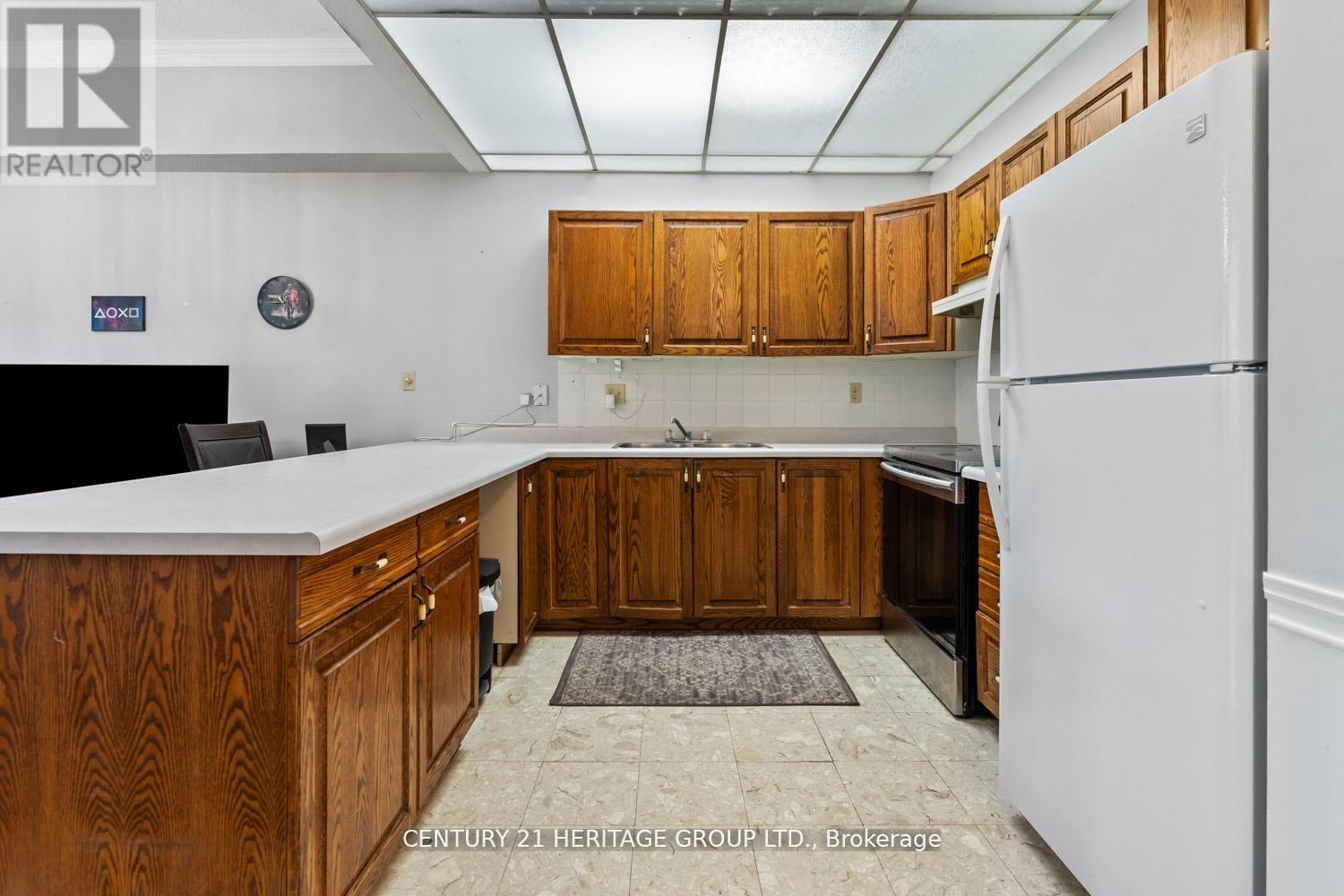 #105 166 OLIVE STREET - 21