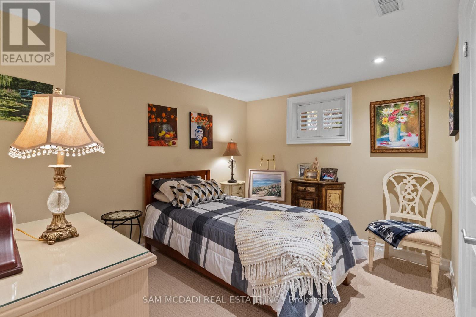 1522 GLENHILL CRESCENT - Image 23