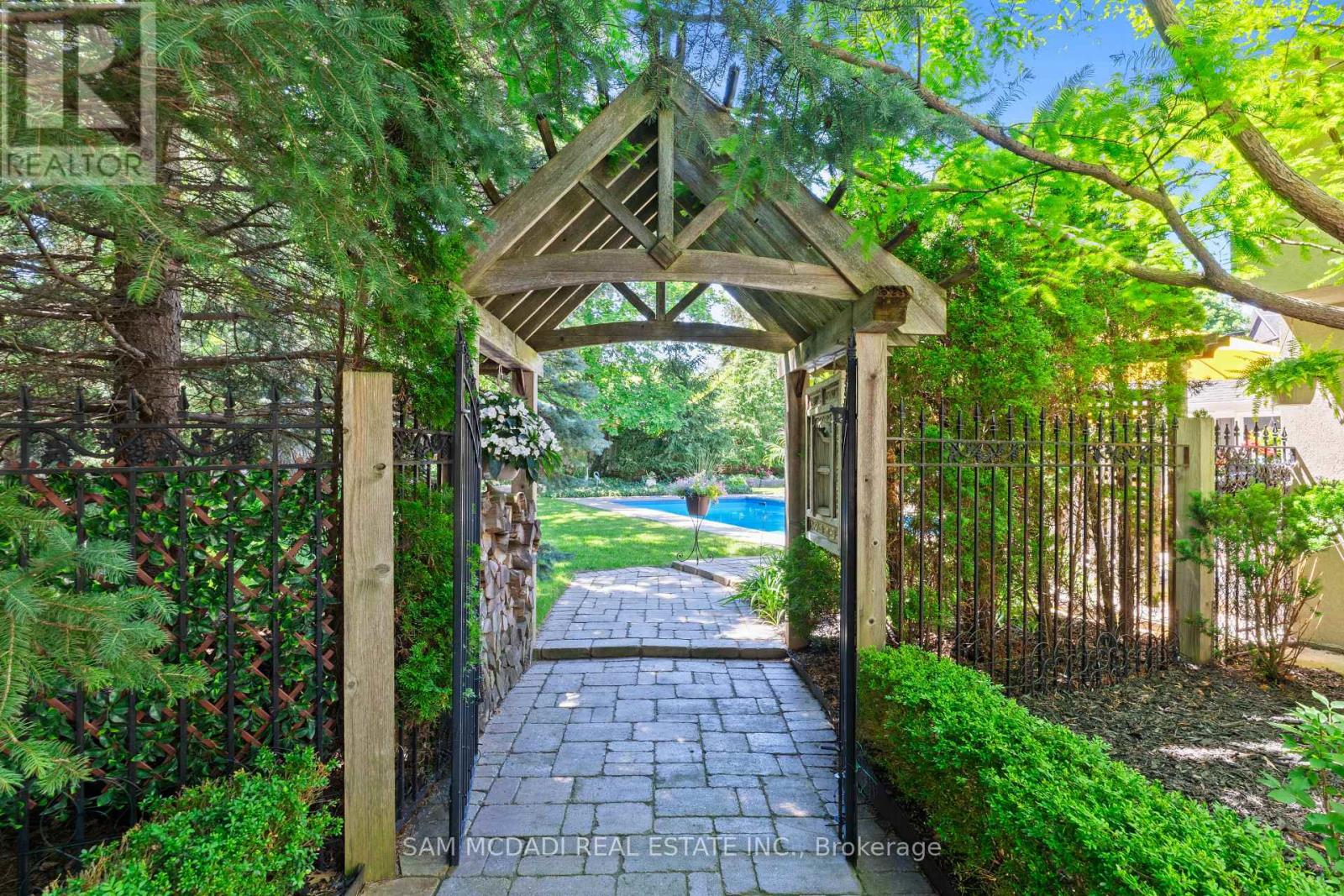 1522 GLENHILL CRESCENT - Image 41