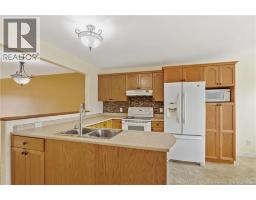 Living room - 107 Firmin, Dieppe, NB E1A8G3 Photo 7