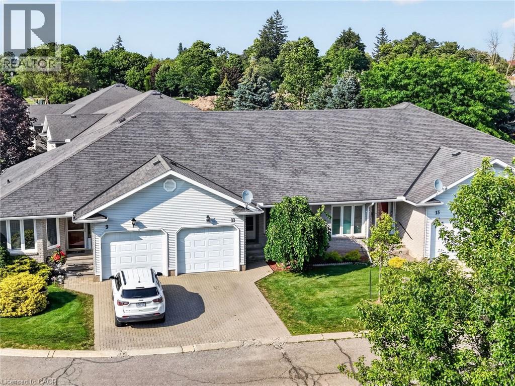 11 GARDEN Drive - Image 33