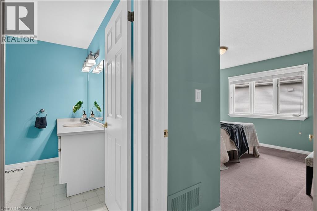 11 GARDEN Drive - Image 17