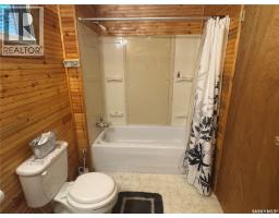 Lac La Ronge Cabin Near Potato Point, Northern Admin District, SK S0J1L0 Photo 10