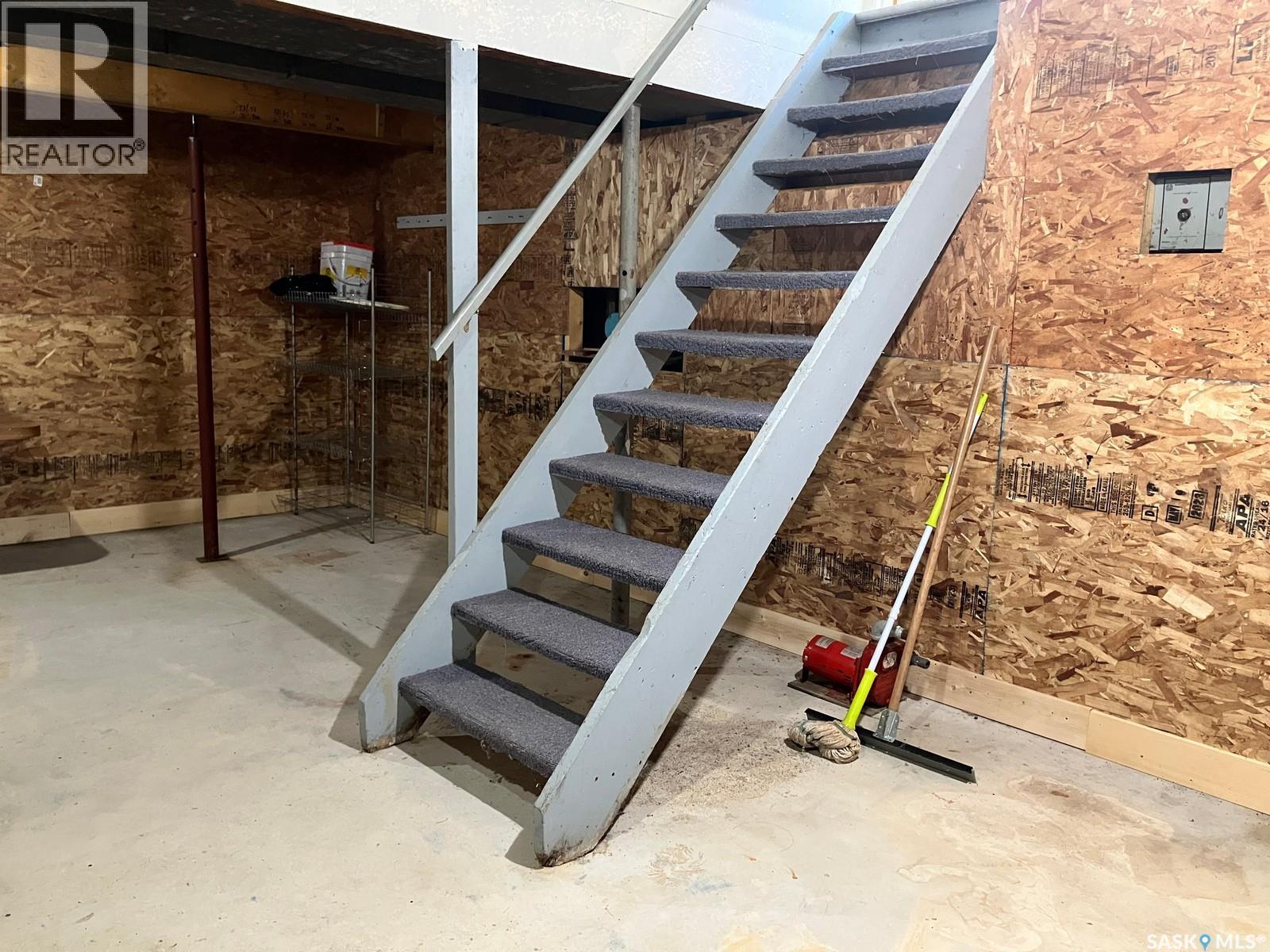 113 1st STREET W - 29