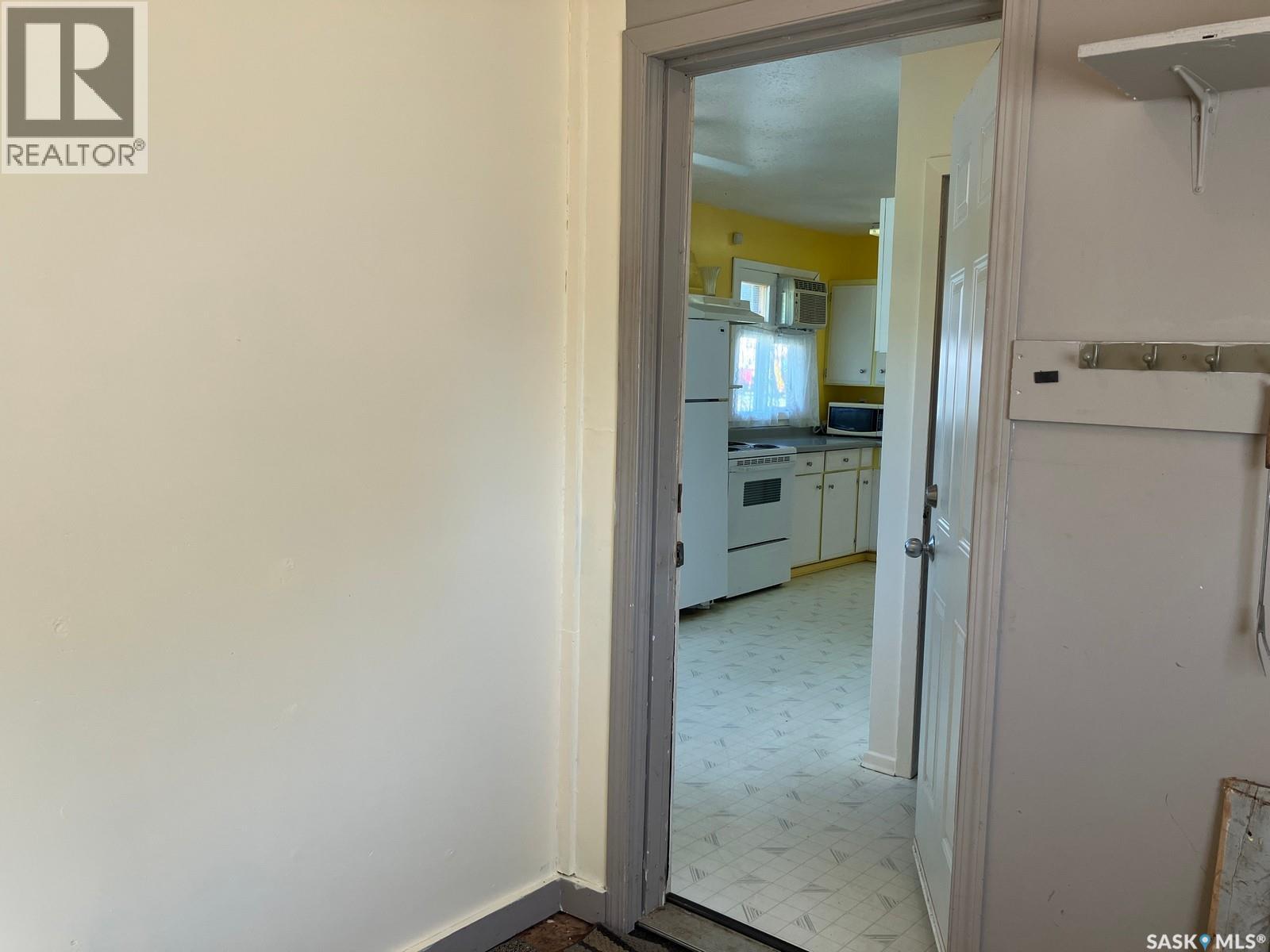 113 1st STREET W - 6