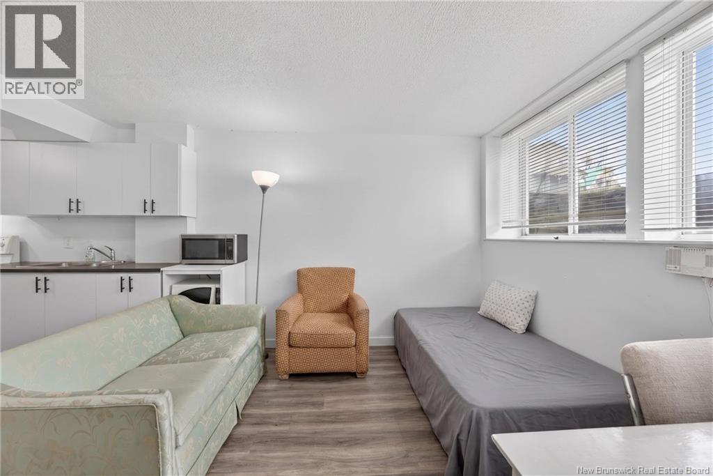 747 Beaverbrook Street - Image 19