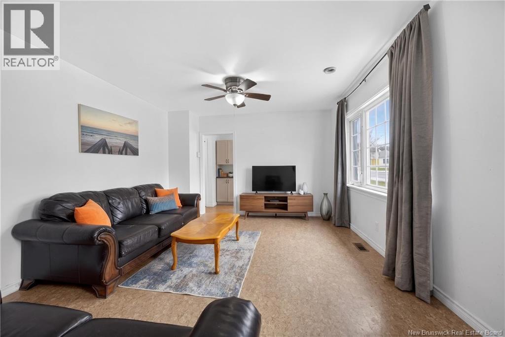 747 Beaverbrook Street - 3