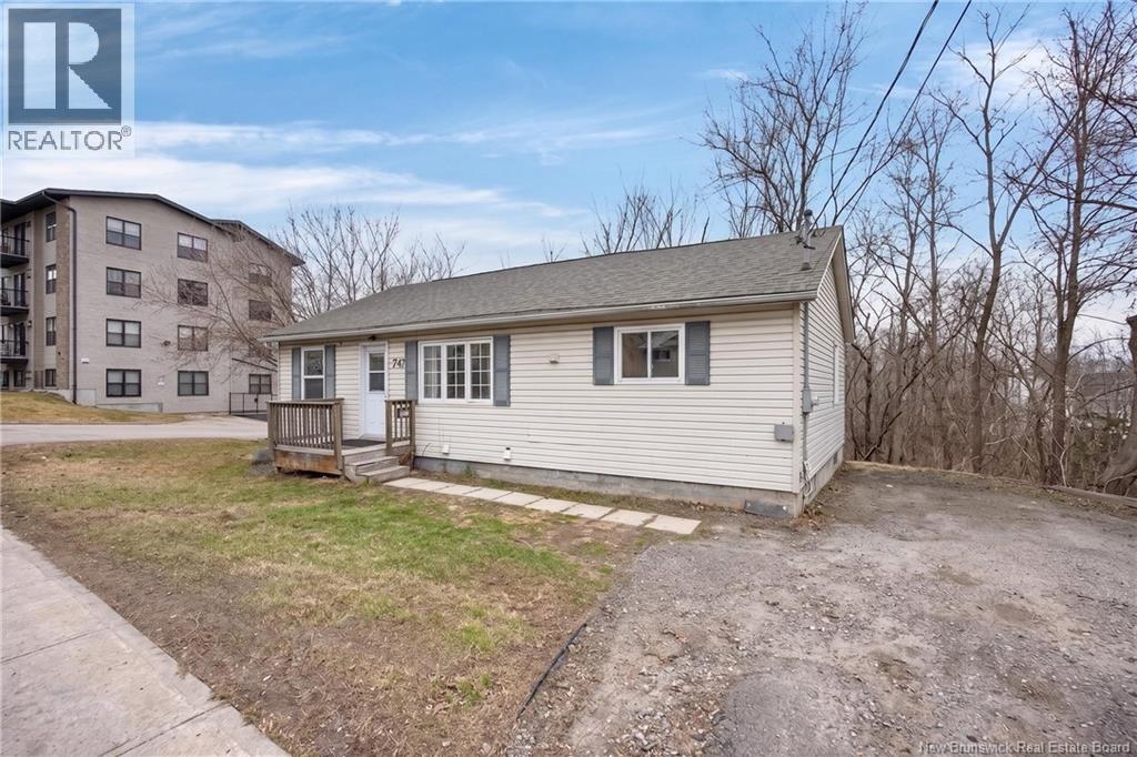 747 Beaverbrook Street - 5