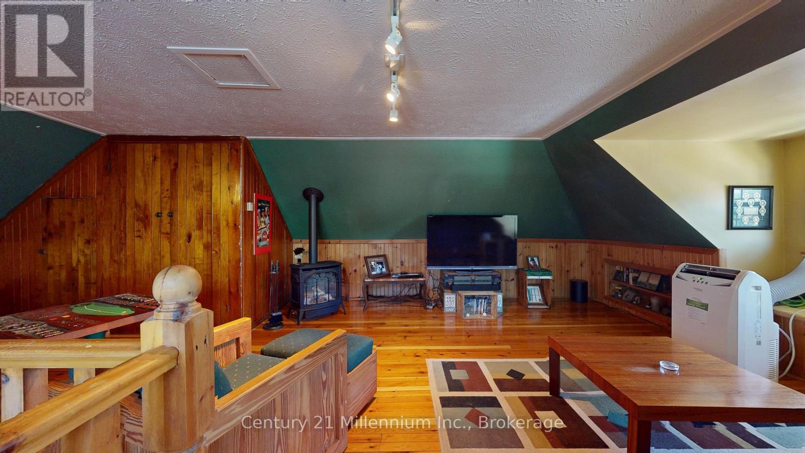 129 4TH STREET W - Image 32