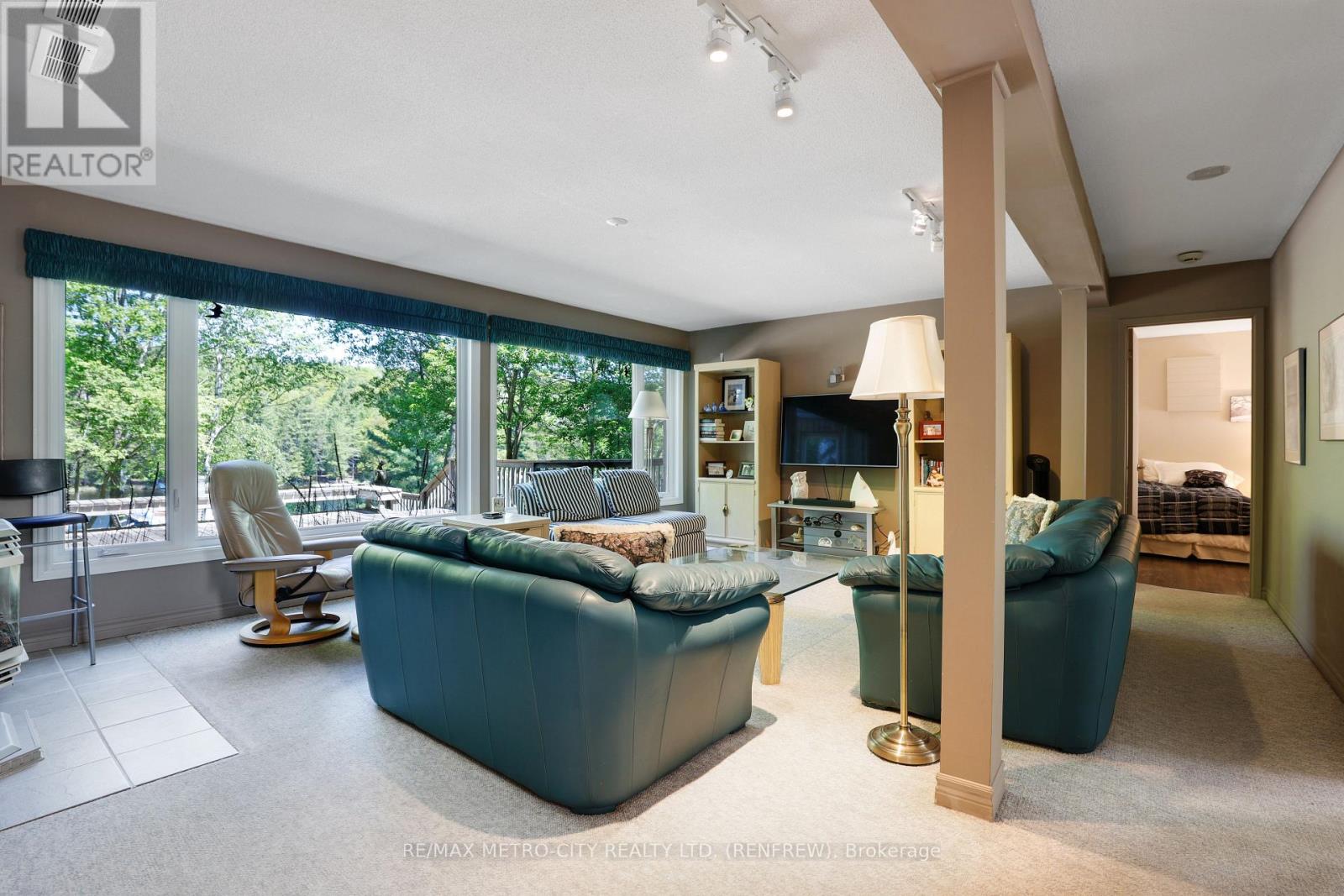 110 ROSEBRUGH ROAD - 25