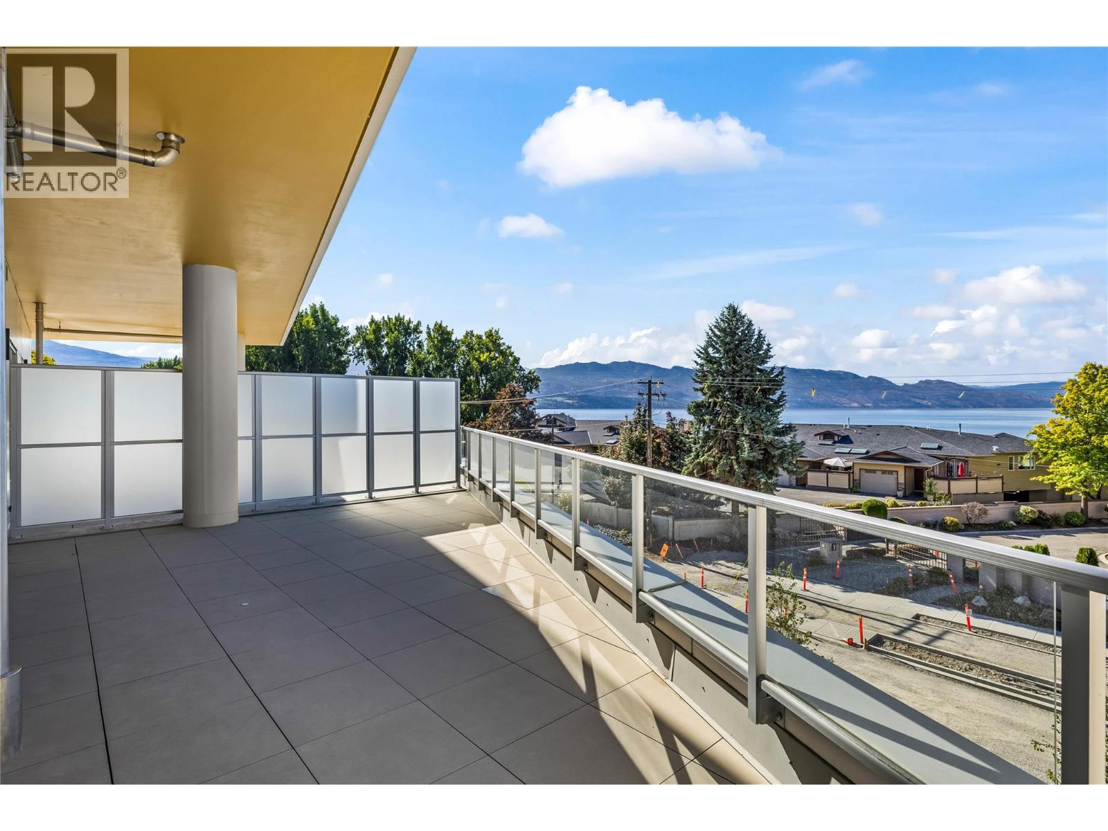 #306 3340 Lakeshore Drive - 11