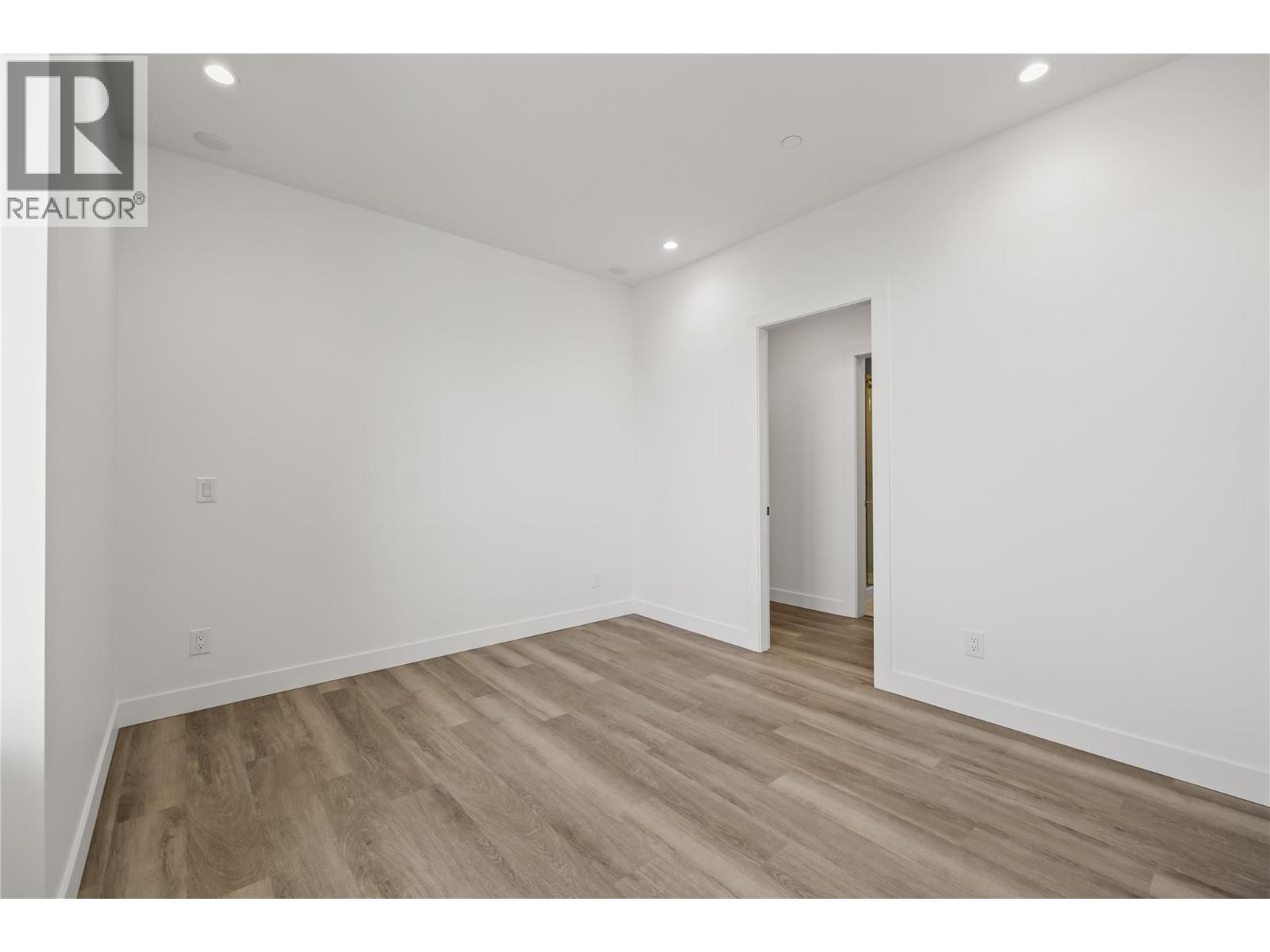 #306 3340 Lakeshore Drive - 17